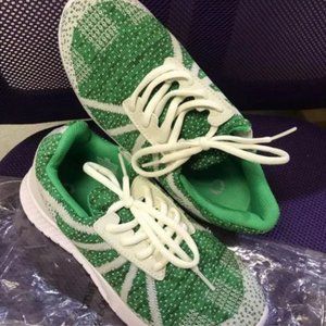 Women's green running shoes , light and good quality . US 4.5